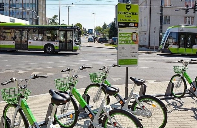 {W Olsztynie zaczyna działać system roweru miejskiego. Do wypożyczenia jest 110 pojazdów w 10 strefach.}
