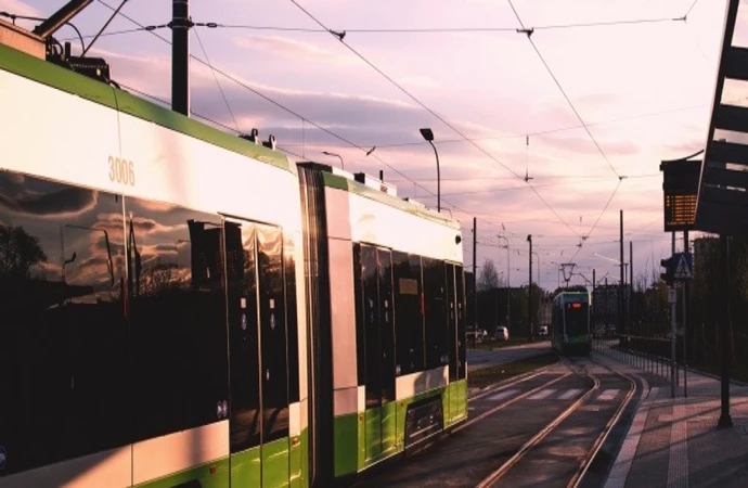 {Olsztyn dostanie więcej unijnych pieniędzy na rozbudowę linii tramwajowej.}